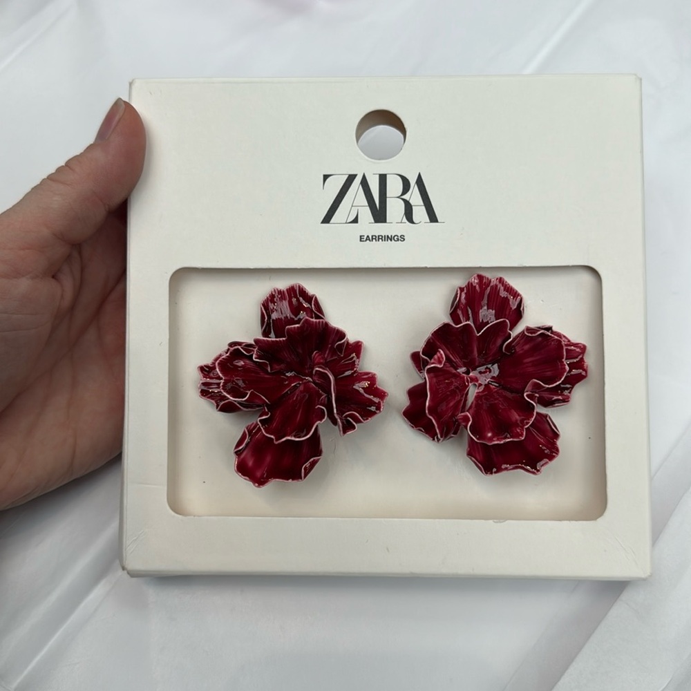 *NEW* ZARA RED FLORAL EARRINGS - Picture 2 of 3